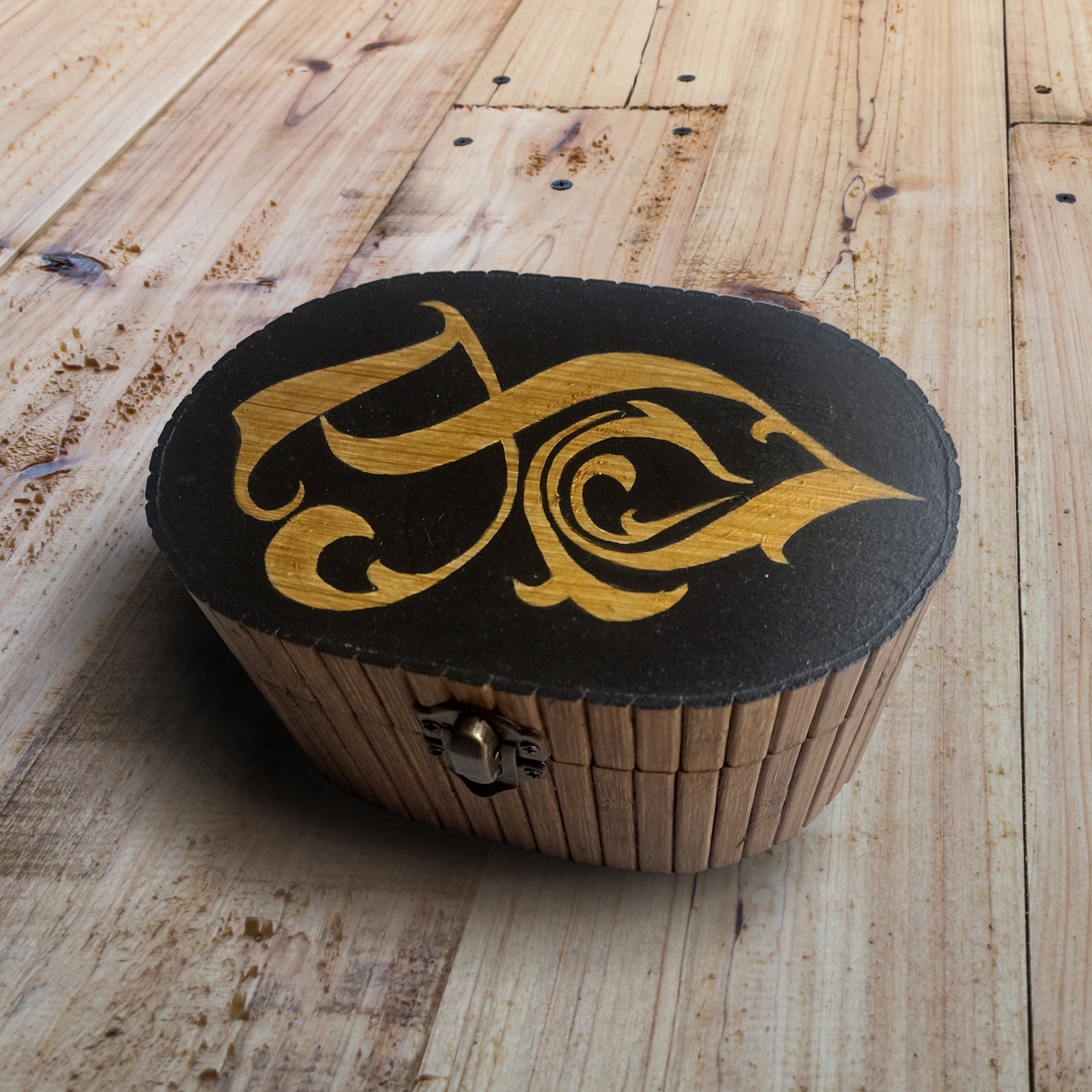 Peinture sur supports divers – peinture personnalisée sur boîte en bois, lettre peinte à la main