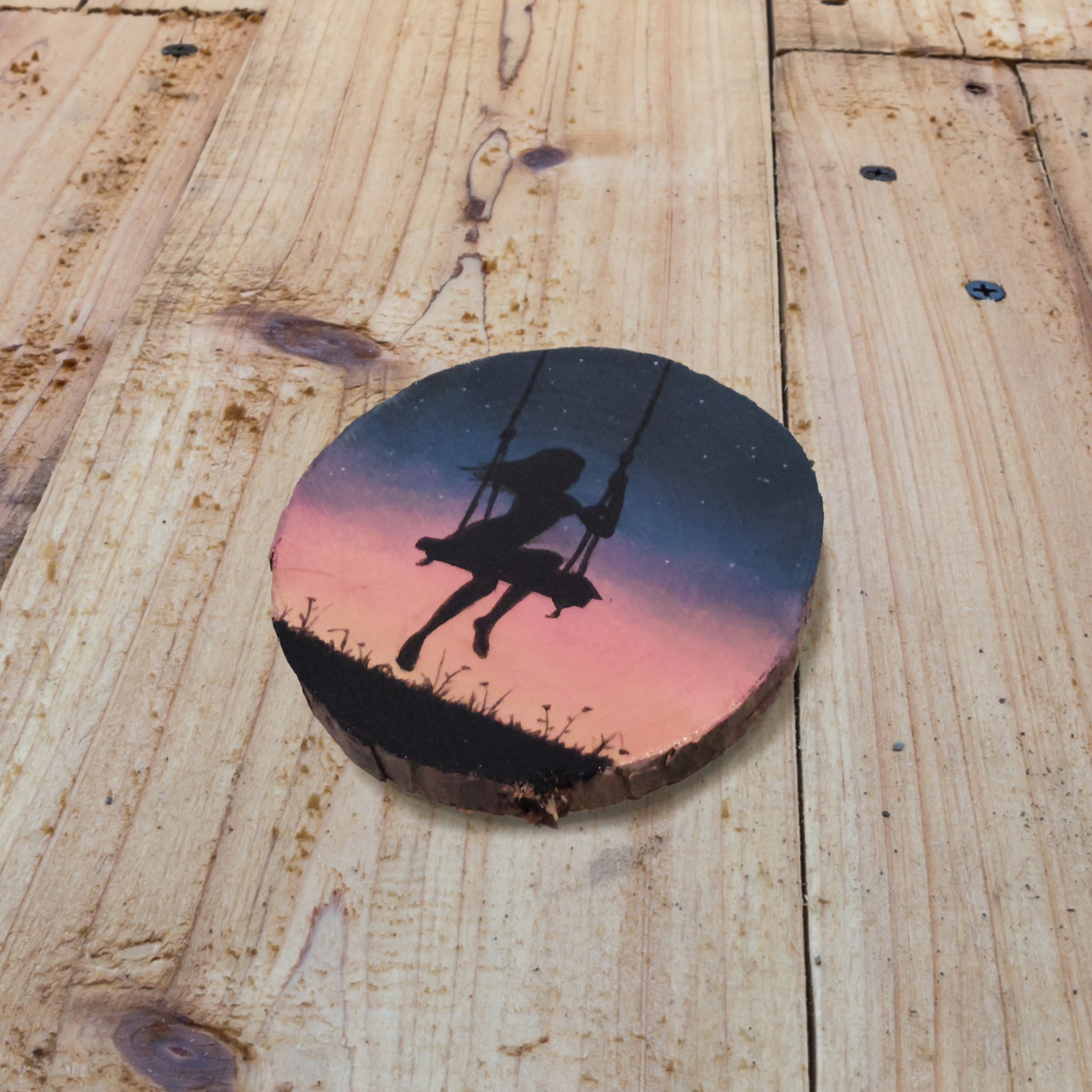 Peinture sur supports divers – Rondin de bois, décoration, petite fille sur une balançoire au coucher de soleil