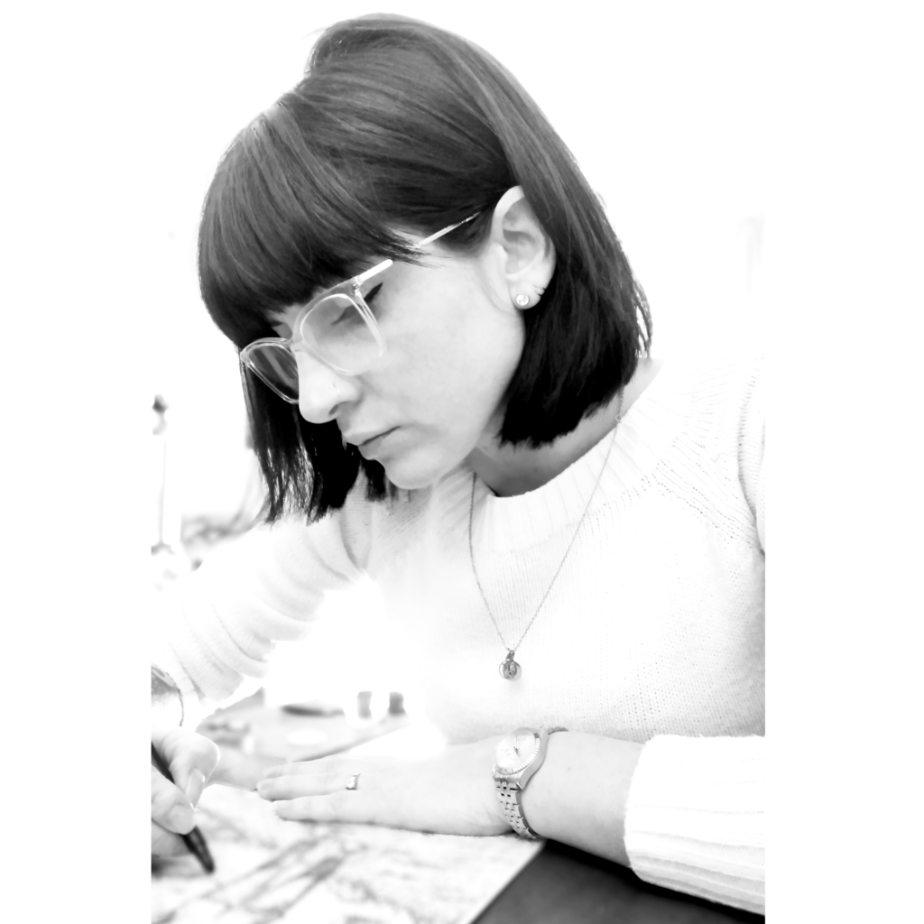 Illustratrice & peintre freelance - Sophie OTAL en pleine création