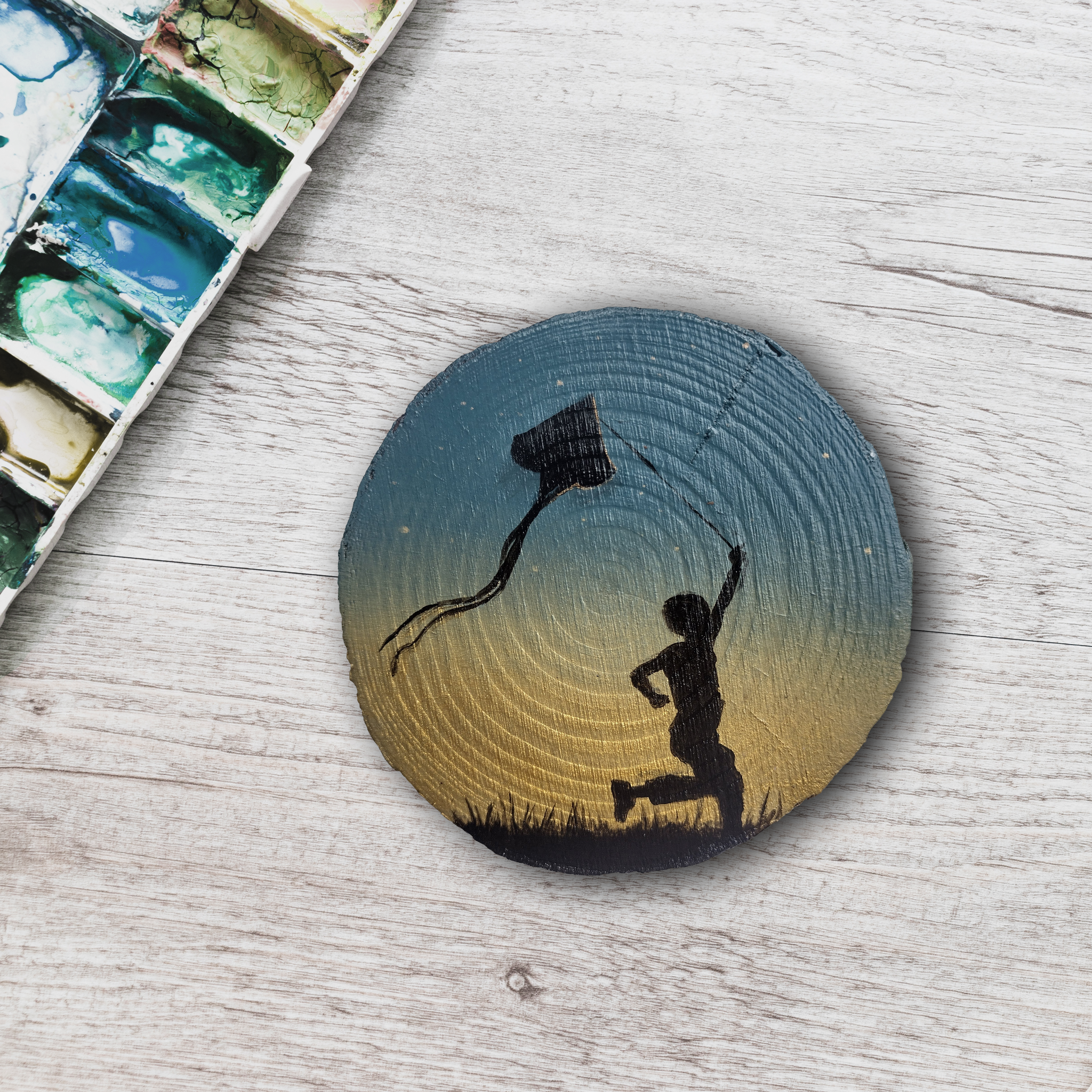 Rondin de bois peint à la main, peinture sur bois enfant cerf-volant nostalgie
