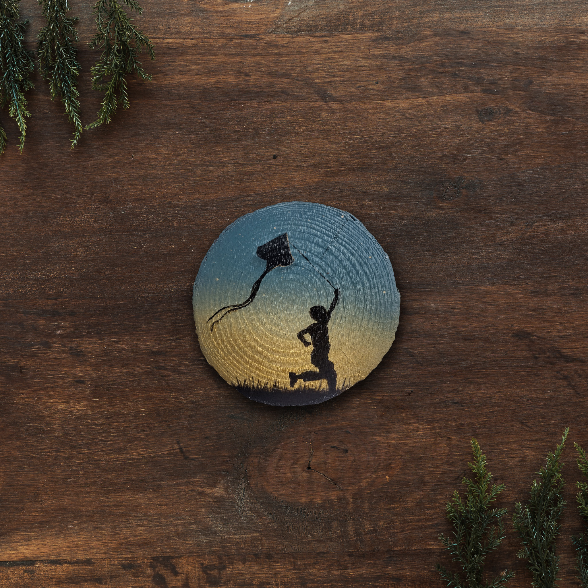 Rondin de bois peint à la main, peinture sur bois enfant cerf-volant nostalgie