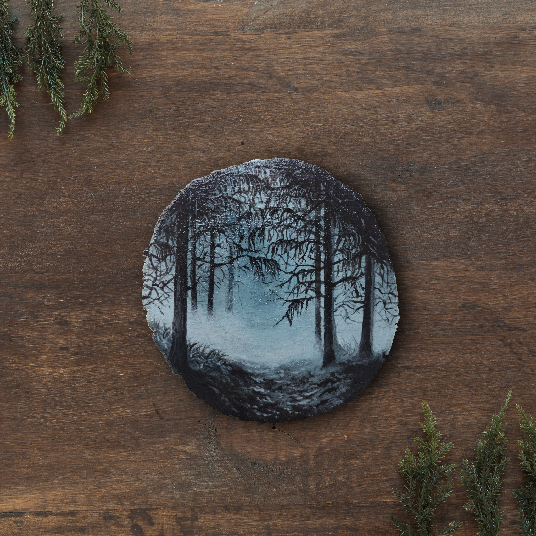 Rondin de bois peint à la main, peinture sur bois forêt brumeuse avec arbres paysage